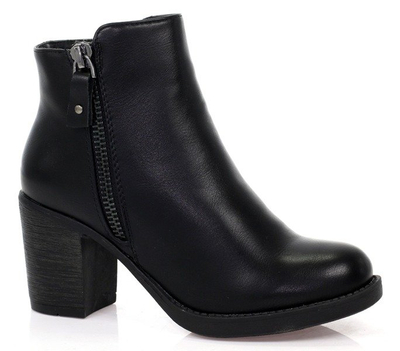 Czarne botki na słupku z suwakiem - Obuwie