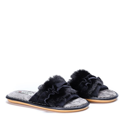 Czarne kapcie z falbanką Tereza- Obuwie