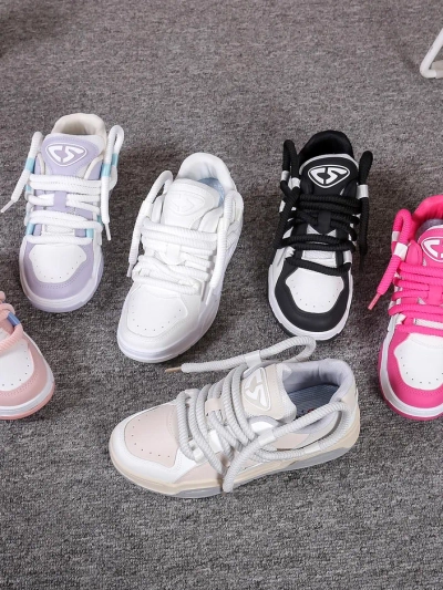 Športové tenisky Royalfashion pre ženy s dekoratívnymi šnúrkami Clesiv