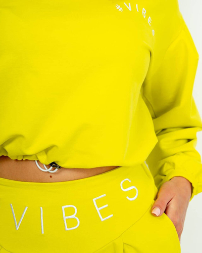 Žltá dámska športová tepláková súprava s crop top mikinou - Oblečenie