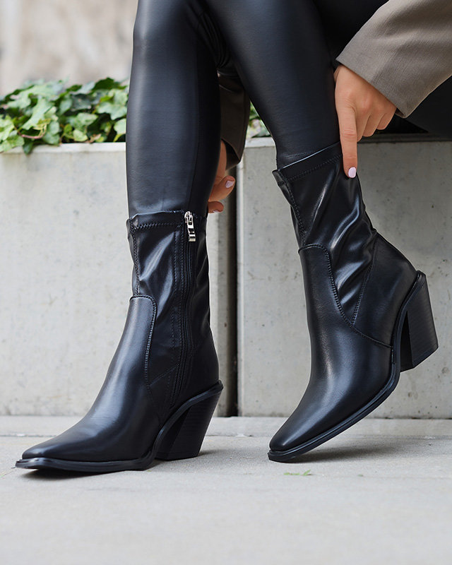 OUTLET Čierne dámske čižmy na opätku Fibbi - Obuv