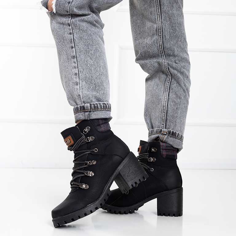 OUTLET Čierne dámske čižmy na stĺpiku Royaltan - Obuv