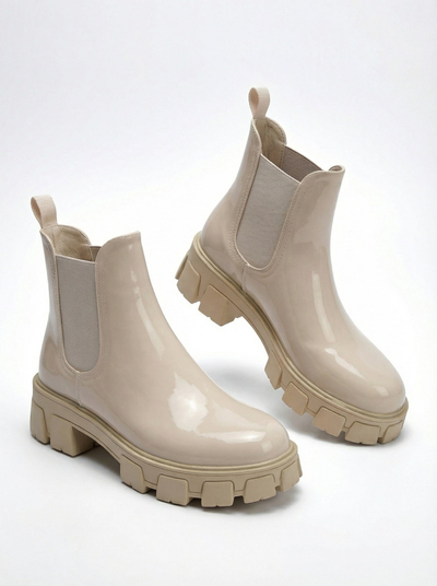 Royalfashion Gležnjarji na masivnem podplatu iz lakiranega eko usnja Calista Weide