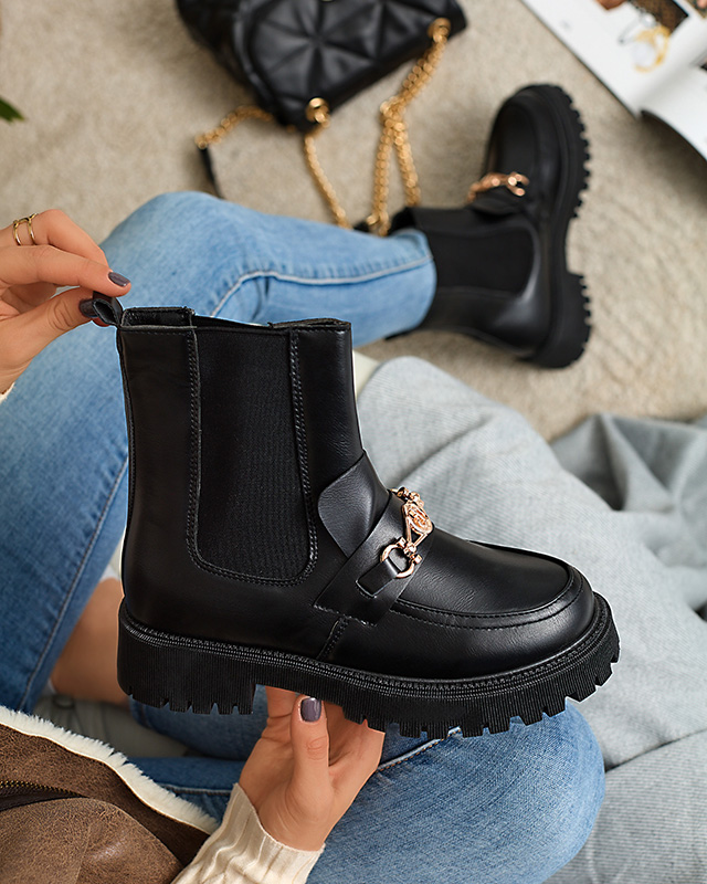 OUTLET Čierne dámske zateplené čižmy z ekokože s ornamentom Fera - Obuv