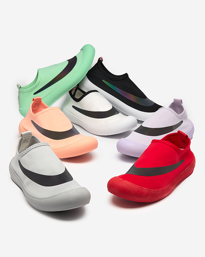 OUTLET Čierne dámske slip-on tenisky Lerick - Obuv
