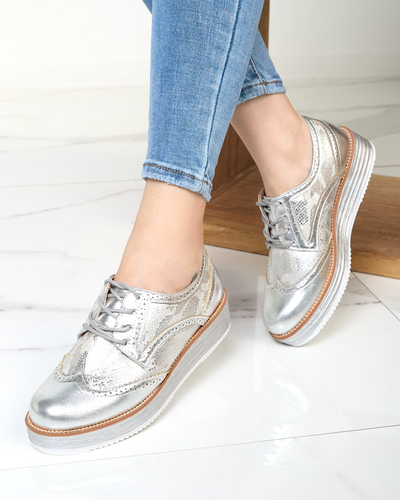 OUTLET Strieborné dámske poltopánky s vložkami a'la hadia koža Fin - Obuv