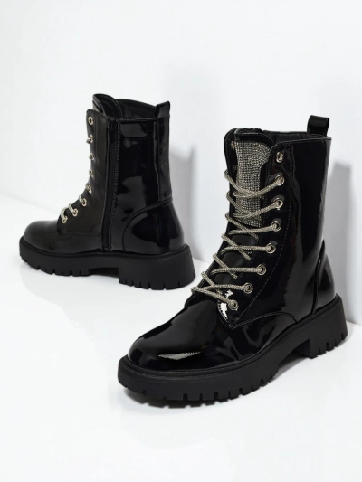 Lakirani ženski gležnarji s vezalkami Fjorra