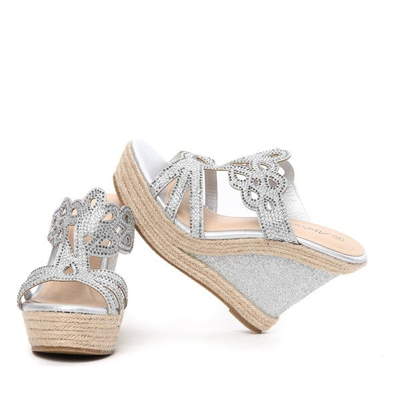 Srebrne klapki na koturnie Christie- Obuwie