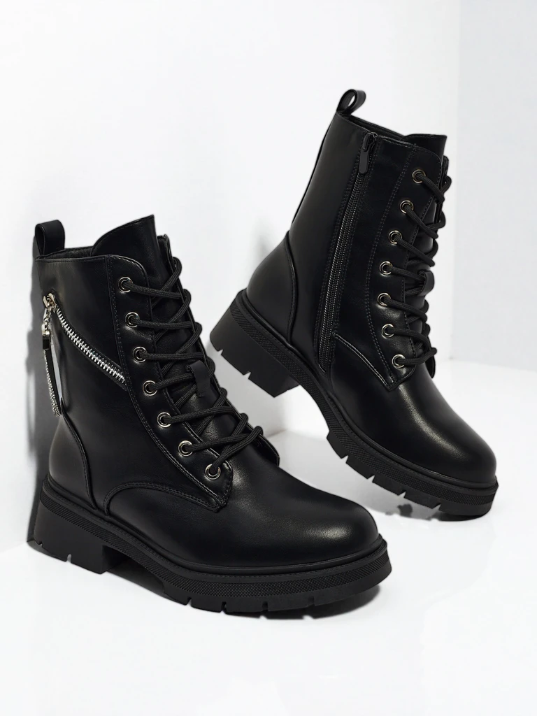 Ženski delavski škornji z okraski Kassira