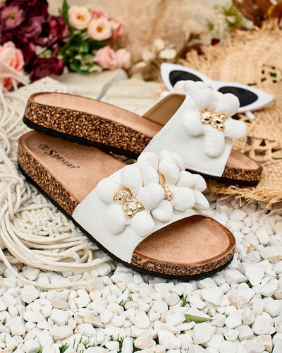 Royalfashion Dámske žabky so zlatými medvedíkmi a kvetmi Isaralle