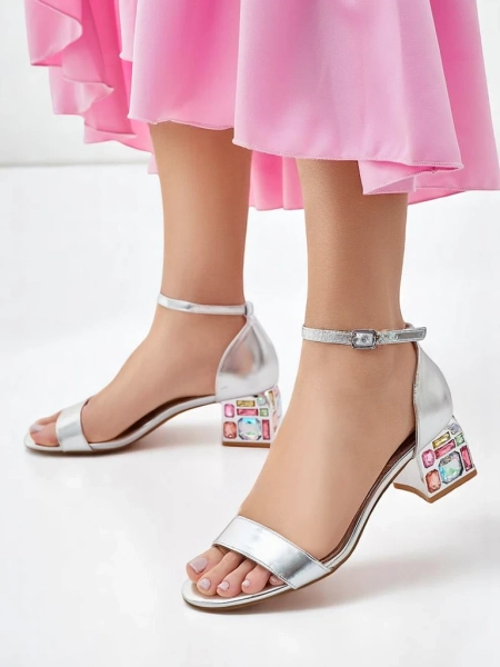 Royalfashion Dámske sandále s dekoratívnymi podpätkami Ballou