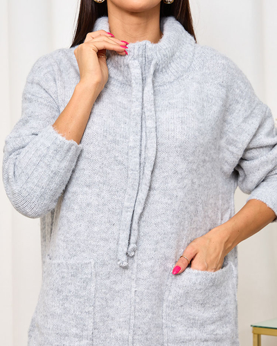 Royalfashion Dámske svetrové šaty s rolákom v svetlosivej farbe