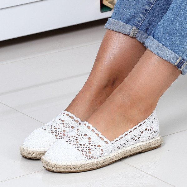 Białe, koronkowe espadryle- Obuwie