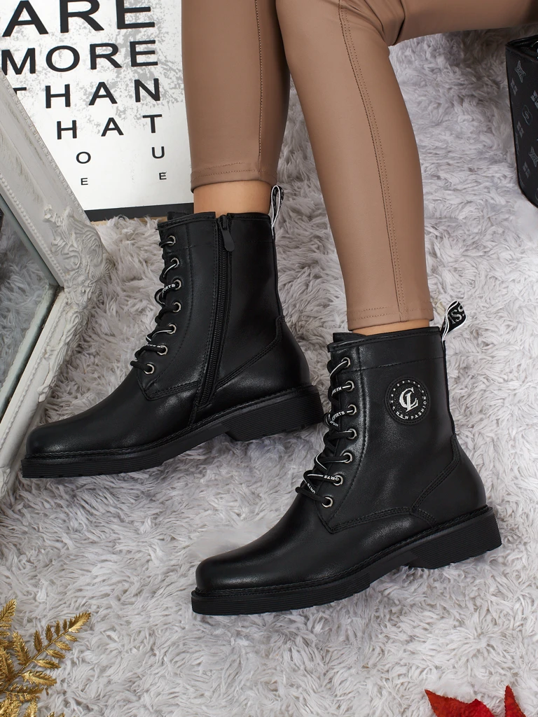 Ženski gležnarji Tavira iz eko usnja z vezalkami