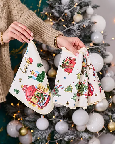 Royalfashion Prazdninová sada 4 kuchynských uterákov Veselé Vianoce