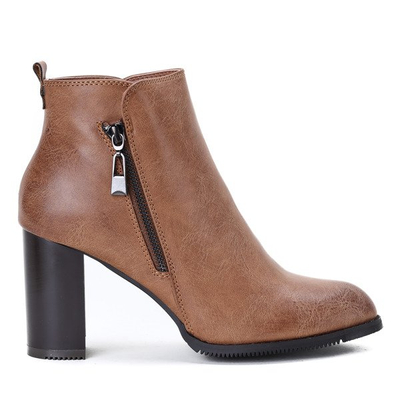 Brązowe botki na słupku Jessica - Obuwie