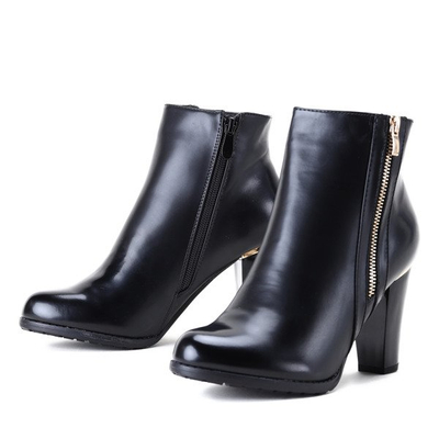 Czarne botki na słupku Chloe - Obuwie