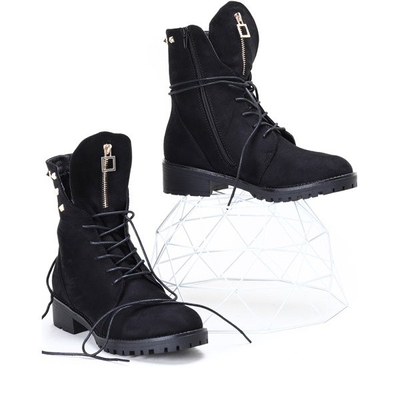 Czarne workery z ćwiekami Mai- Obuwie