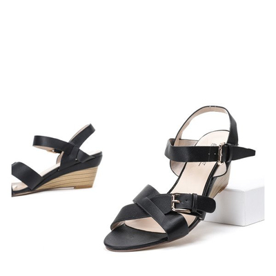 Czarne sandały na niskiej koturnie Ana - Obuwie