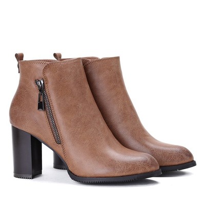 Brązowe botki na słupku Jessica - Obuwie