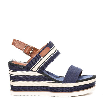 Granatowe sandały na koturnie Ebba- Obuwie