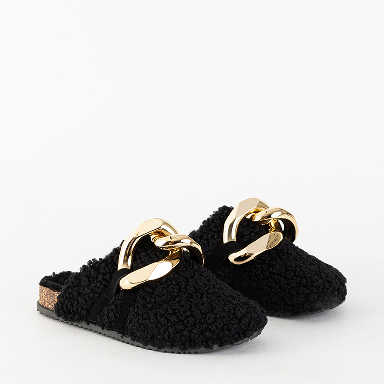 OUTLET Čierne dámske papuče s ovčou kožou a retiazkou Juka - Obuv
