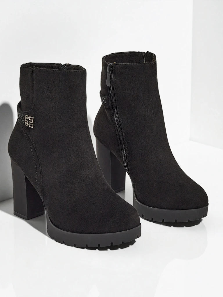 Ženski gležnarji iz eko semiša s peto Zavrina