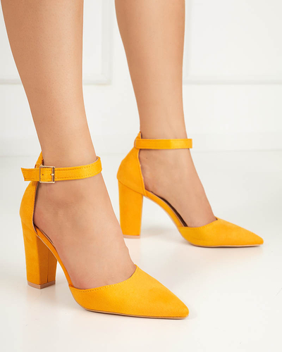 OUTLET Horčicové dámske sandále na stĺpiku Kinotia - Obuv