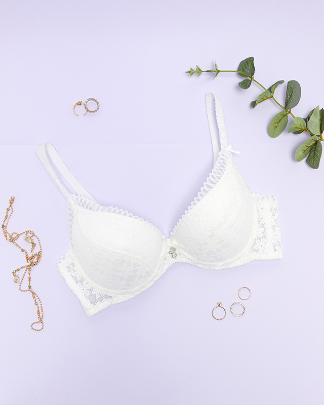 Dámska biela podprsenka s čipkou - Spodná bielizeň