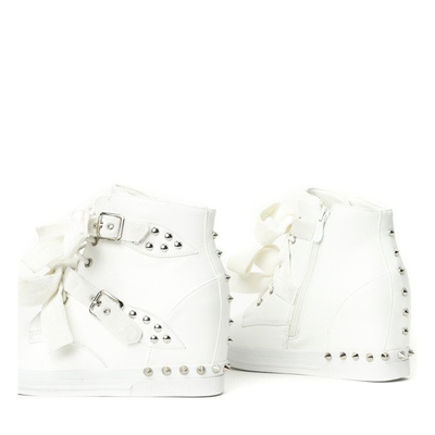 Białe sneakersy z ćwiekami Levi - Obuwie