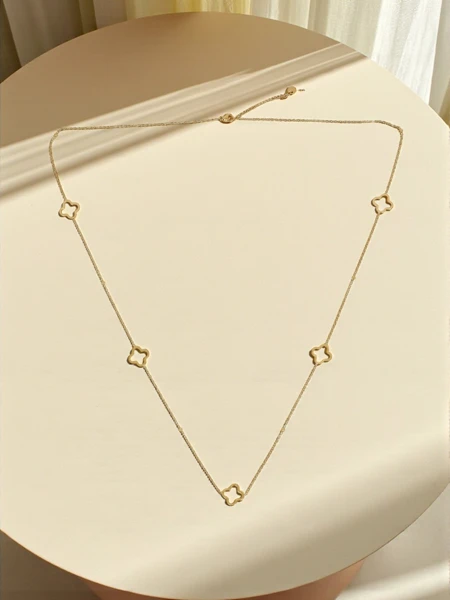 Naszytnik Lira Lariat z motivom deteljice