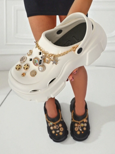 Sandali Caligae Aurelia Bianca z okraski chain v stilu glamour