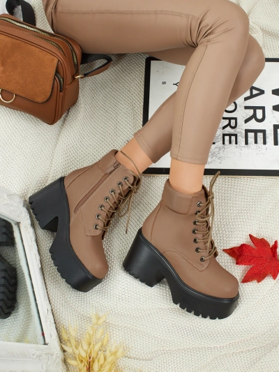 Ženski gležnarji iz eko semiša s peto in platformo Tavlissa