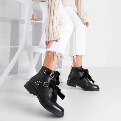 OUTLET Čierne tašky s tryskami a velúrovými mašľami Caterina - Obuv