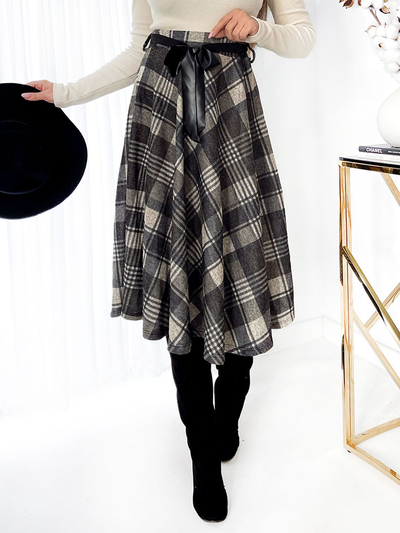 Royalfashion Šedá dámska kockovaná midi sukňa