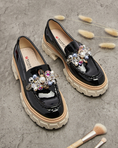 Čierne lakované dámske mokasíny s ornamentom Leliab- Obuv