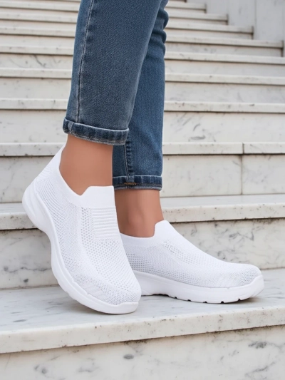 Bele ženske slip-on superge Aura Bianca - lahke in zračne za poletje in pomlad