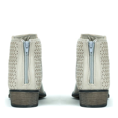 Jasnoszare botki z ażurowymi wstawkami Caltavira - Obuwie