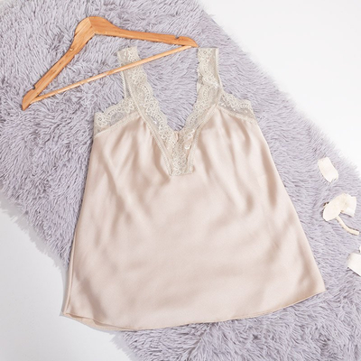 Dámsky béžový top s čipkovaným lemom - oblečenie