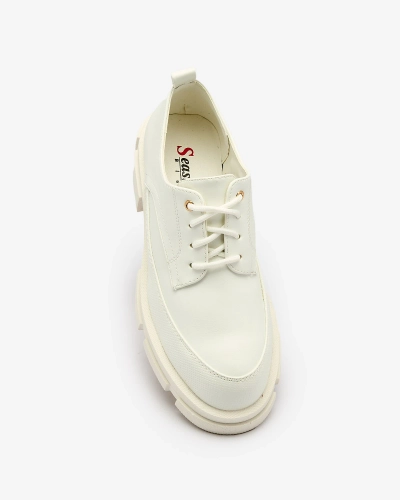 Royalfashion Biele dámske poltopánky s pevnou podrážkou Trendy Šnurovacie poltopánky