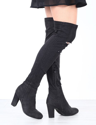 Czarne, jeansowe kozaki na słupku Jennifer- Obuwie