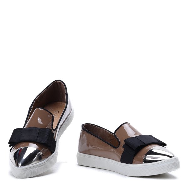 Navliecť sa nalakovanou špičkou v khaki farbe Barbara- Obuv