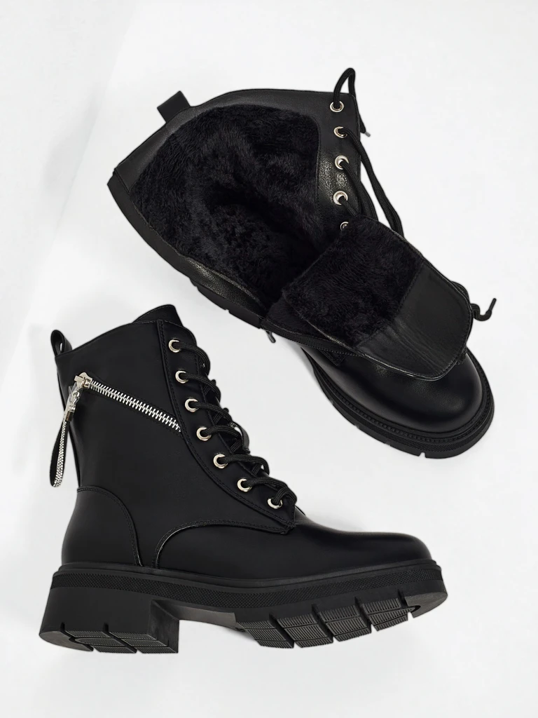 Ženski Gležnarji Venus Črni Usnjeni Elegantni za Jesen