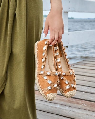 OUTLET Royalfashion Dámske espadrilky s kryštálmi v ťavej farbe Wamba