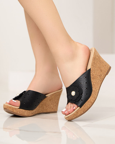 OUTLET Čierne dámske žabky na platformovom podpätku Dombas- Obuv