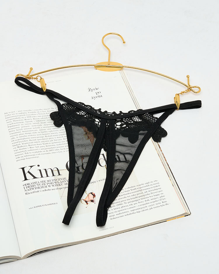 Royalfashion Dámske čipkované tangá v čiernej farbe