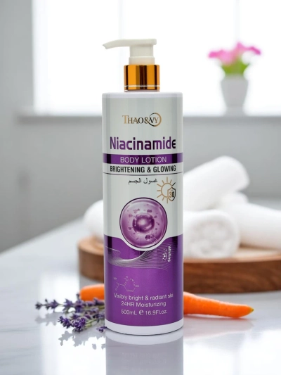 Hydratačný a rozjasňujúci telový balzam s niacinamidmi GlowNiacin