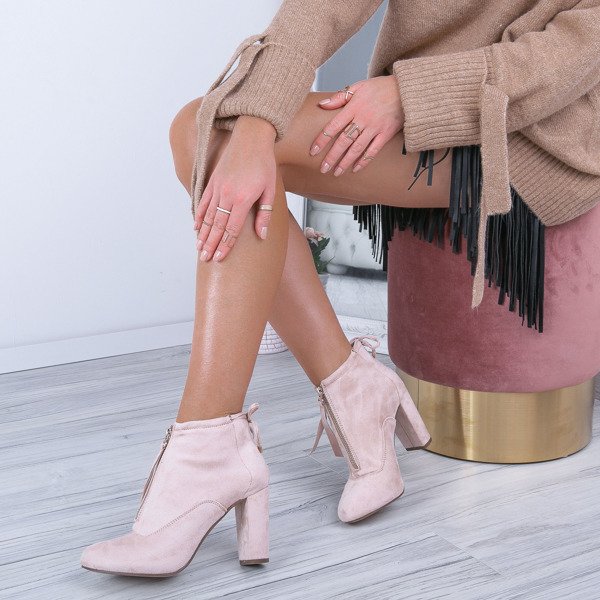 Jasnoróżowe botki na słupku Magic- Obuwie