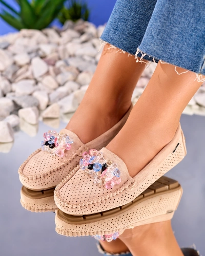 Royalfashion Ažurové svetlohnedé dámske mokasíny s ozdobnými kryštálmi Cizzas