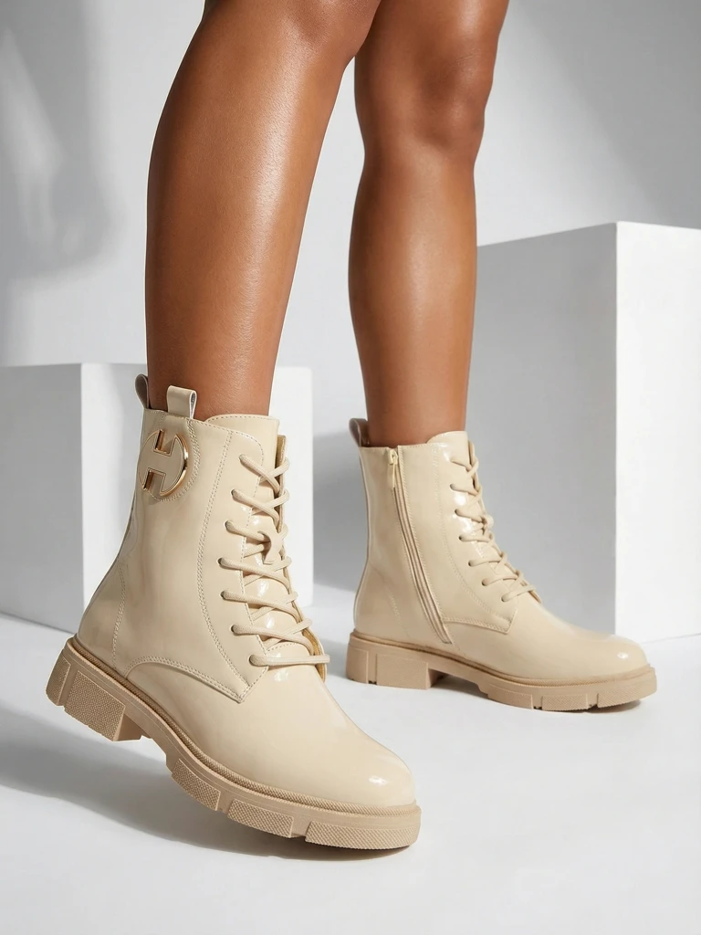 Lakirani ženski gležnarji s vezalkami Kalen